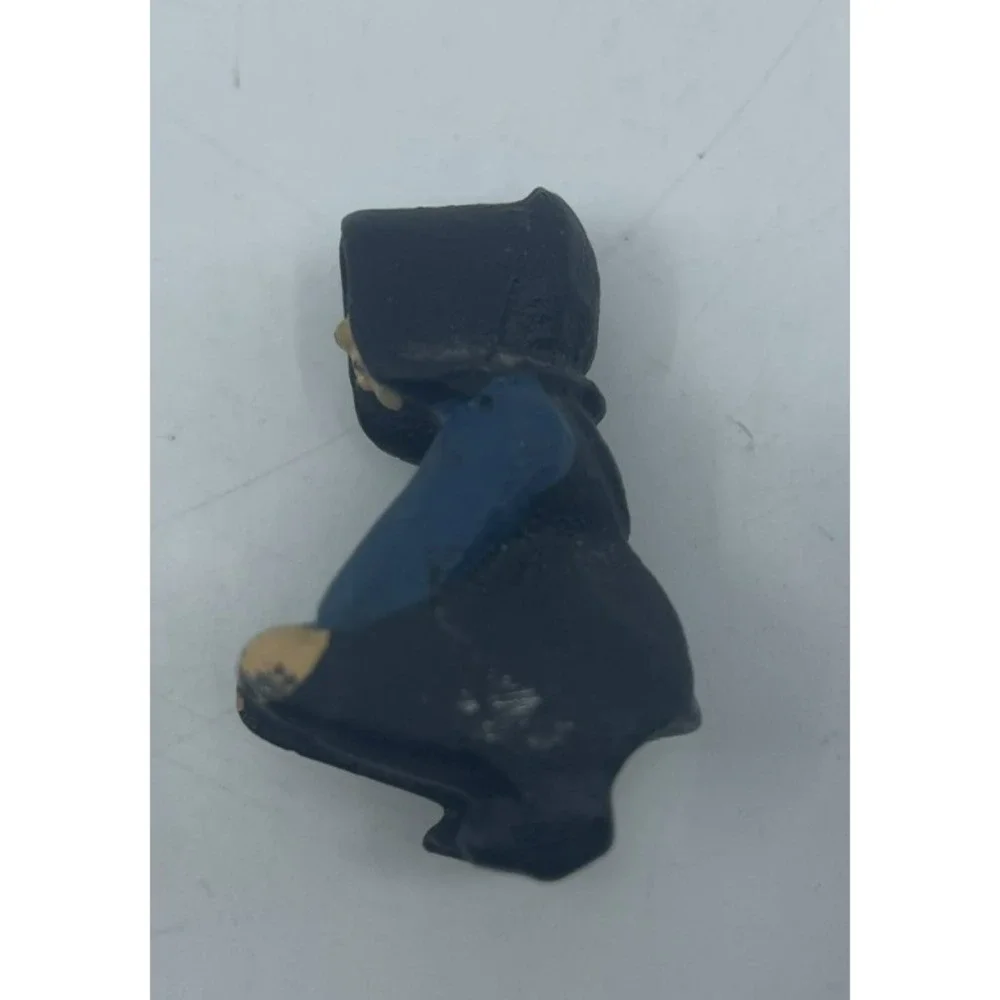 Vintage Cast Iron‎ Amish Couple Miniature Shelf Sitters Painted Set 2 2